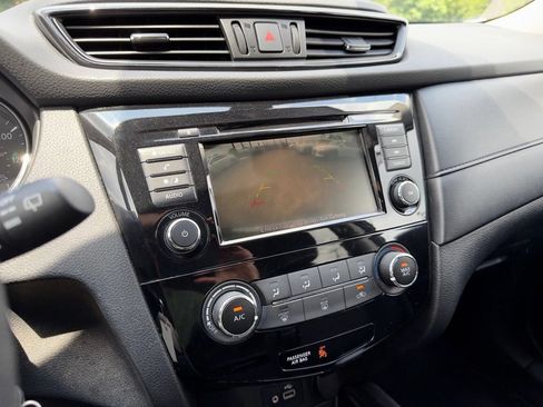 Used 2019 Nissan Rogue S w/ Special Edition Package AWD/4WD image 12
