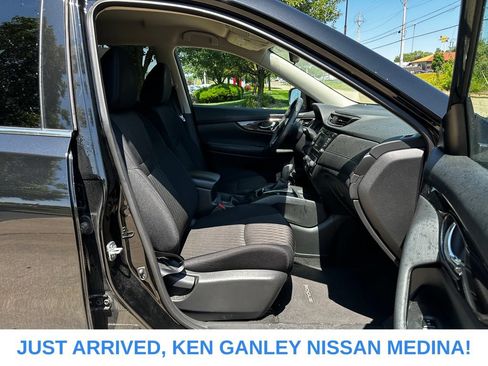 Used 2018 Nissan Rogue SV AWD/4WD image 21