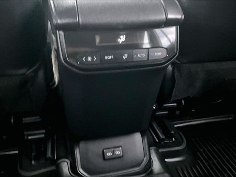 Used 2023 Toyota Highlander XLE AWD/4WD image 34