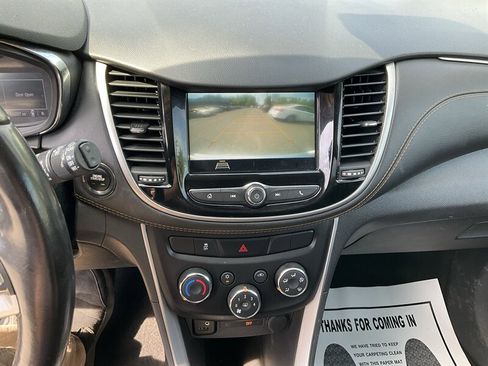 Used 2019 Chevrolet Trax LT w/ LT Convenience Package FWD image 30