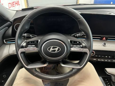 Used 2025 Hyundai Elantra Limited FWD image 24