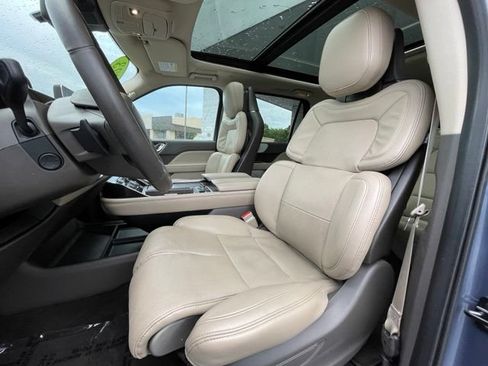 Used 2023 Lincoln Navigator Reserve AWD/4WD image 11