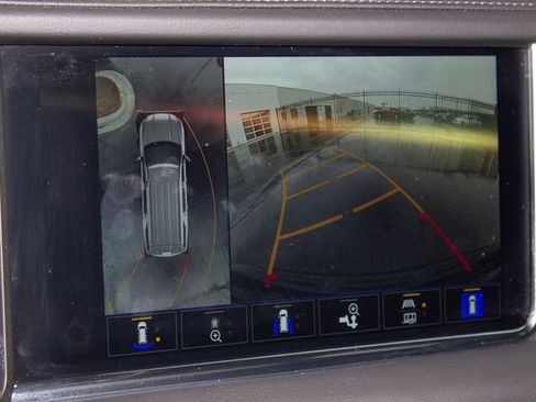 Used 2022 GMC Yukon XL Denali w/ Denali Premium Package image 34