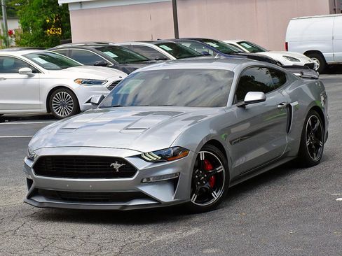 Used 2020 Ford Mustang GT Premium w/ Equipment Group 401A RWD image 7