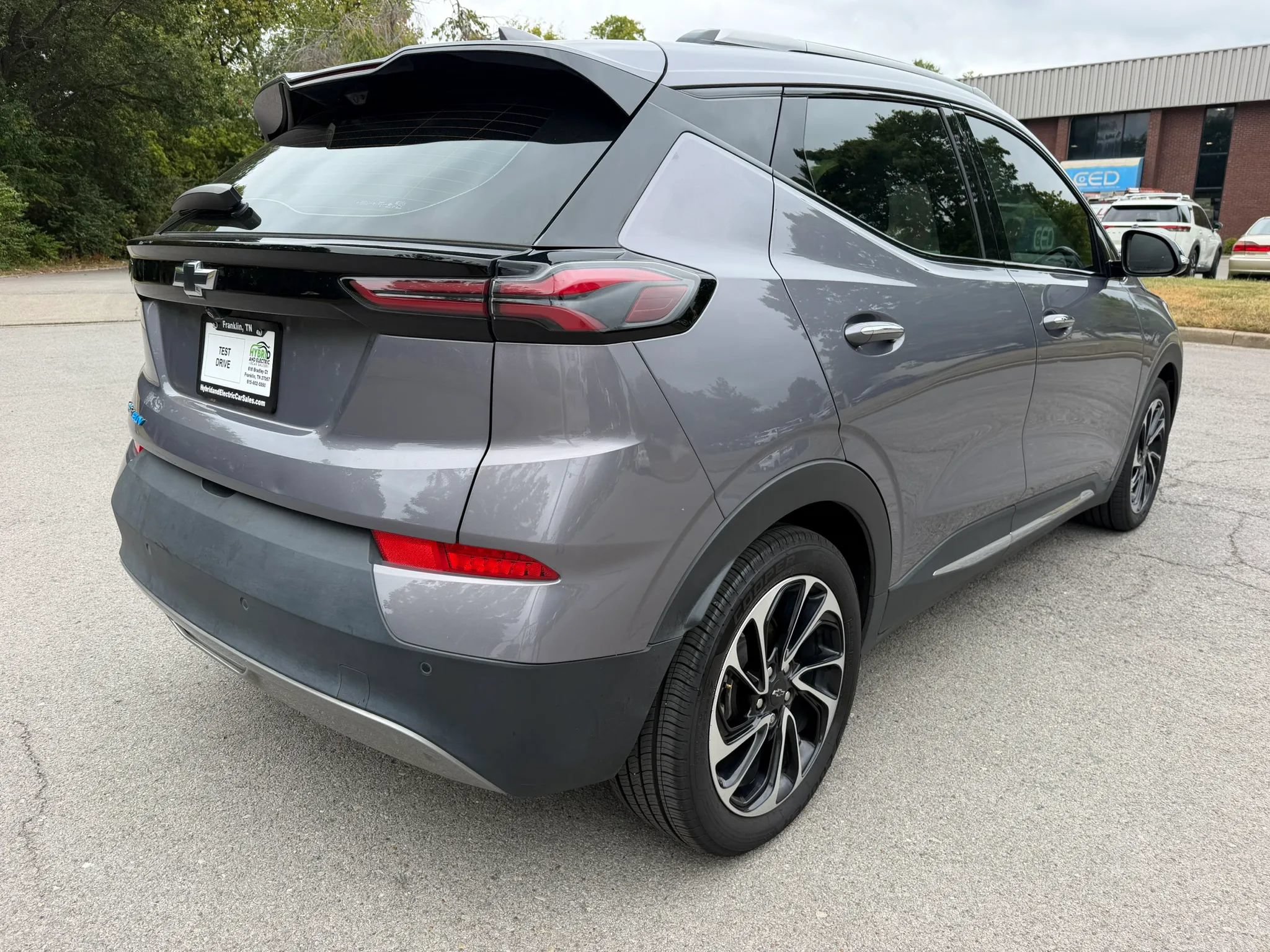 Used 2022 Chevrolet Bolt EUV Premier w/ Sun & Sound Package FWD image 6