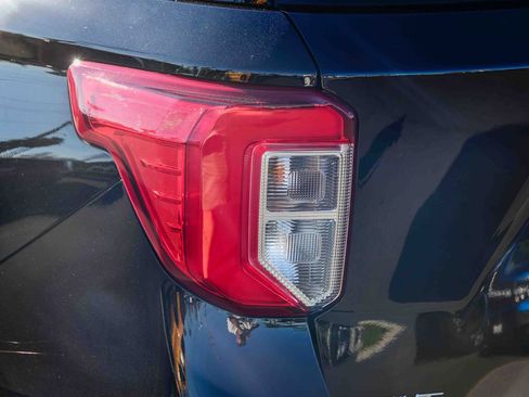 Used 2023 Ford Explorer XLT w/ Equipment Group 202A image 7