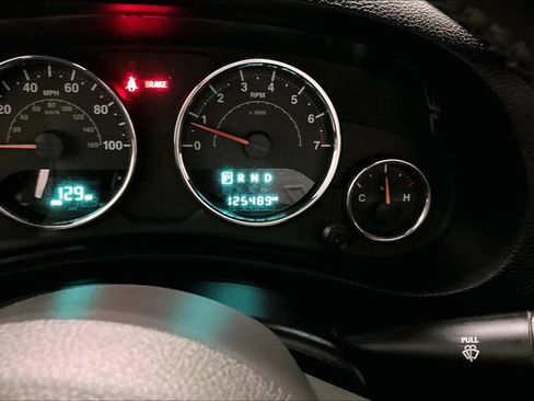 Used 2015 Jeep Wrangler Rubicon AWD/4WD image 13