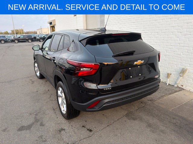 Used 2024 Chevrolet Trax LS w/ LS Convenience Package FWD image 11