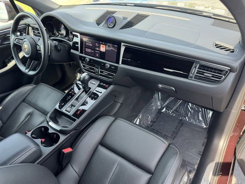 Certified 2024 Porsche Macan S image 30