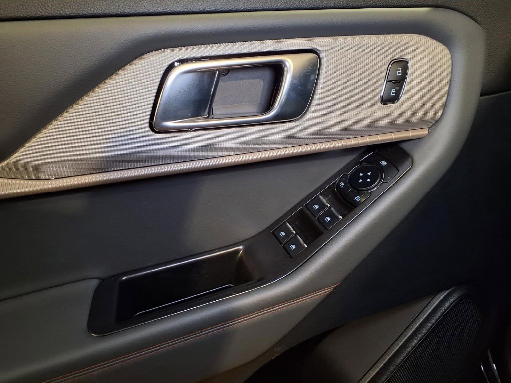 Used 2026 Ford Explorer Active w/ Active Comfort Package RWD image 19