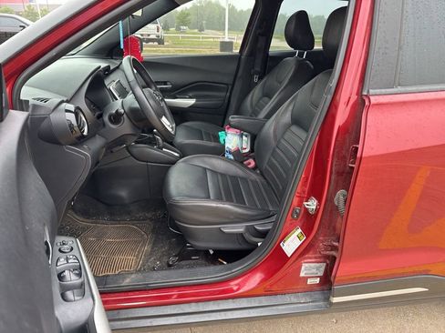 Used 2019 Nissan Kicks SR w/ SR Premium Package FWD image 6