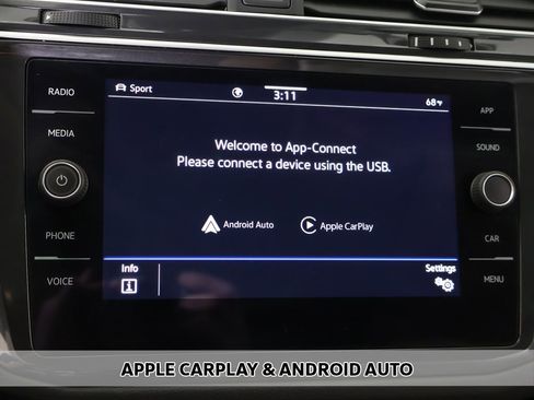 Used 2024 Volkswagen Tiguan SE image 8