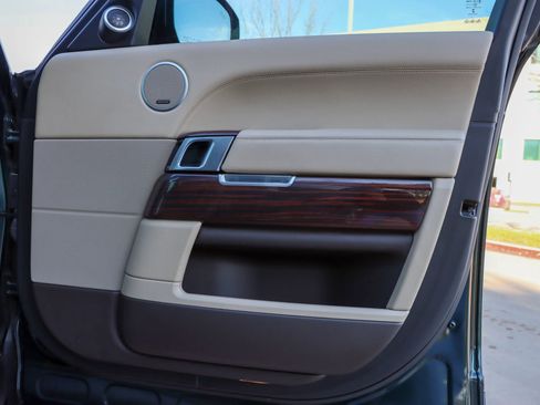 Used 2015 Land Rover Range Rover HSE image 10