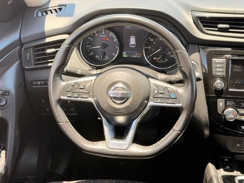 Used 2019 Nissan Rogue SV w/ Premium Package AWD/4WD image 17