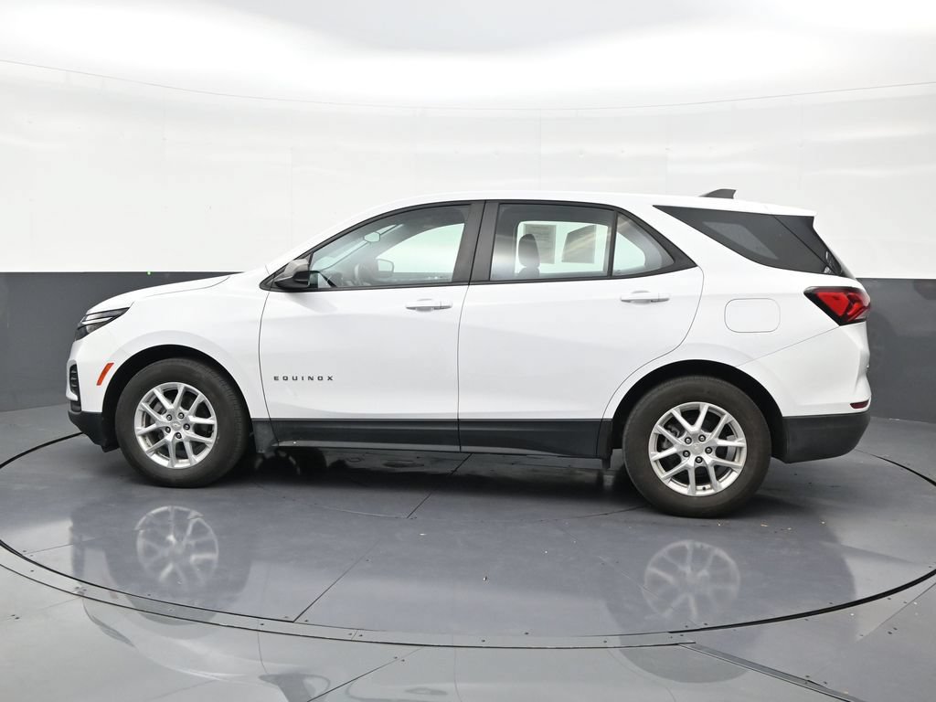 Used 2024 Chevrolet Equinox LS w/ Driver Confidence II Package FWD image 2