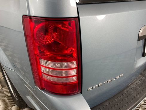 Used 2010 Chrysler Town & Country Touring FWD image 16