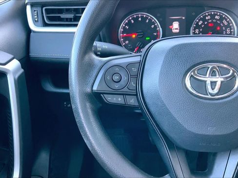 Used 2022 Toyota RAV4 LE image 21