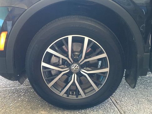 Used 2020 Volkswagen Tiguan SE w/ Panoramic Sunroof Package AWD/4WD image 35