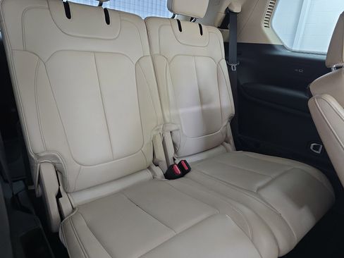 Used 2022 Jeep Grand Cherokee L Limited w/ Black Appearance Package RWD image 12