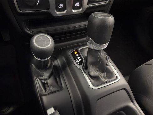 Used 2022 Jeep Wrangler Willys image 24