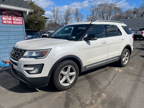 Used 2016 Ford Explorer XLT w/ Equipment Group 202A image 2