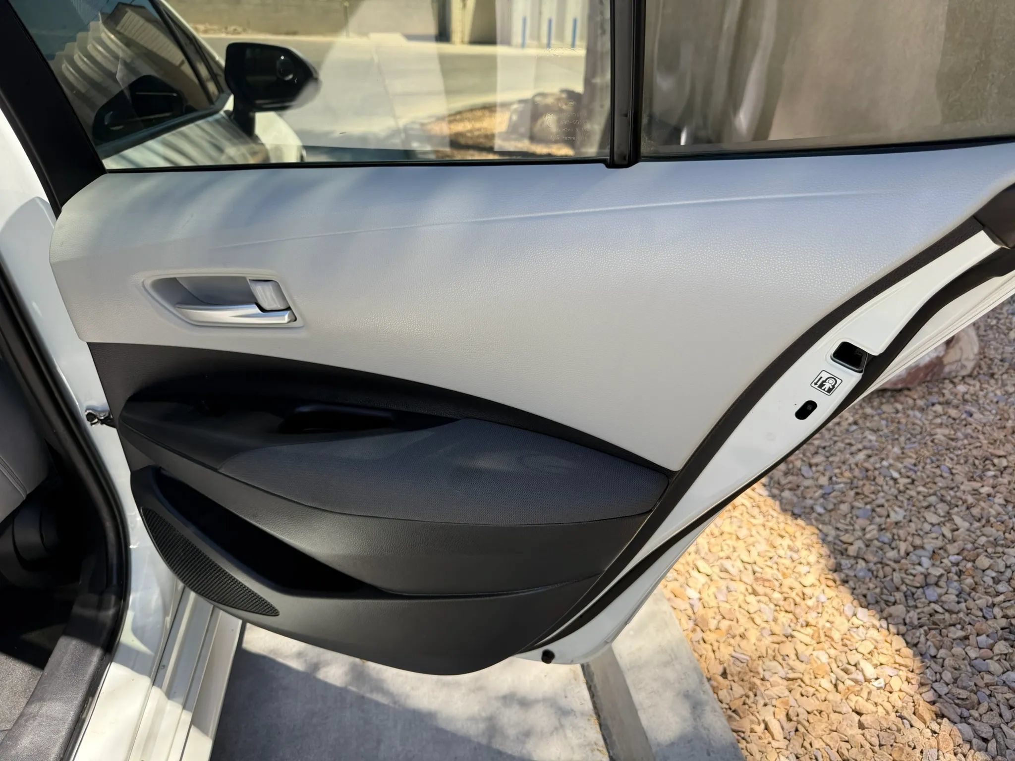 Used 2021 Toyota Corolla LE w/ Carpet Mat Package (TMS) FWD image 10