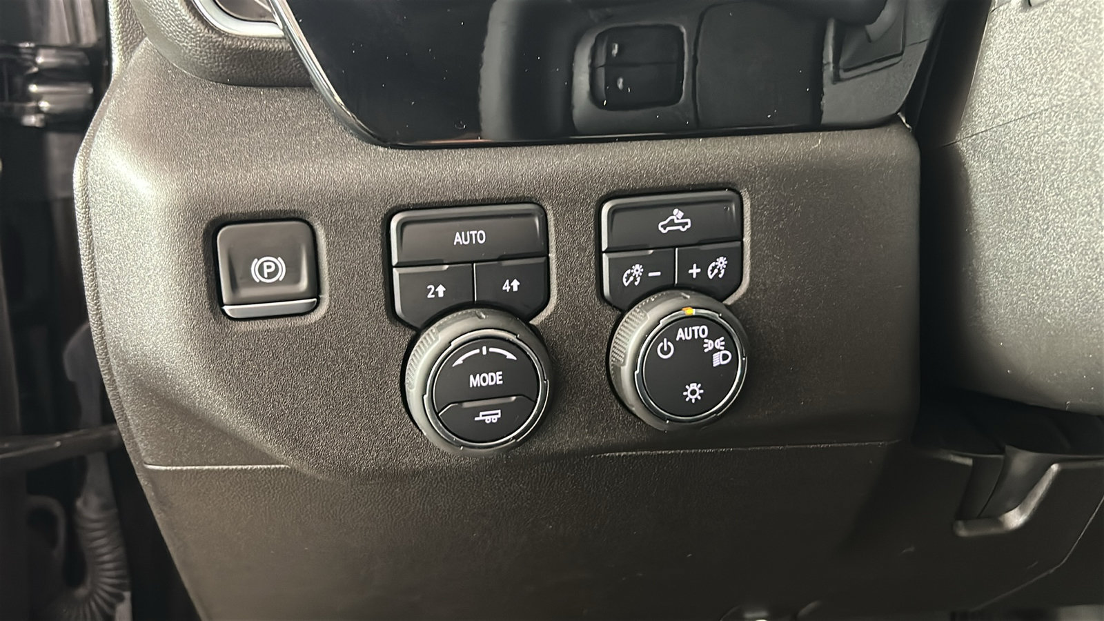 Used 2024 Chevrolet Silverado 1500 LT AWD/4WD image 23