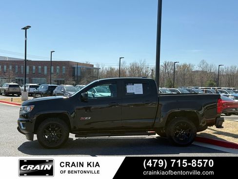 Used 2017 Chevrolet Colorado Z71 w/ Z71 Midnight Edition image 4
