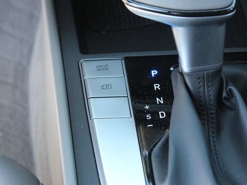 Used 2025 Hyundai Elantra Sport FWD image 19