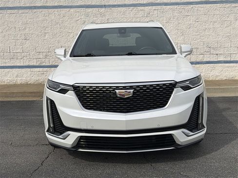 Used 2023 Cadillac XT6 Premium Luxury image 2