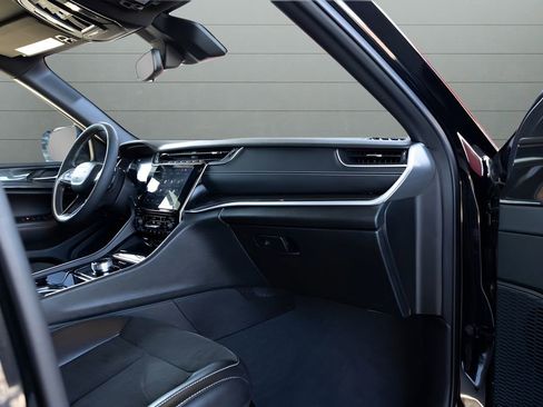 Used 2023 Jeep Grand Cherokee Altitude AWD/4WD image 72