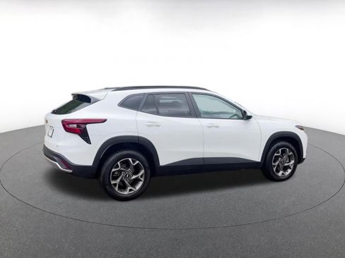 Used 2025 Chevrolet Trax LT FWD image 14