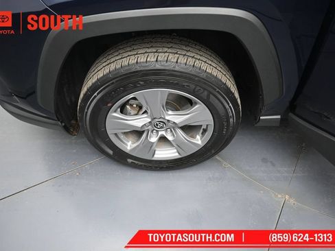 Used 2025 Toyota RAV4 XLE AWD/4WD image 33
