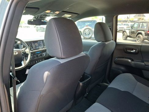 Used 2022 Toyota Tacoma TRD Off-Road AWD/4WD image 21