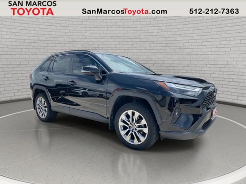 Used 2022 Toyota RAV4 XLE Premium FWD image 8