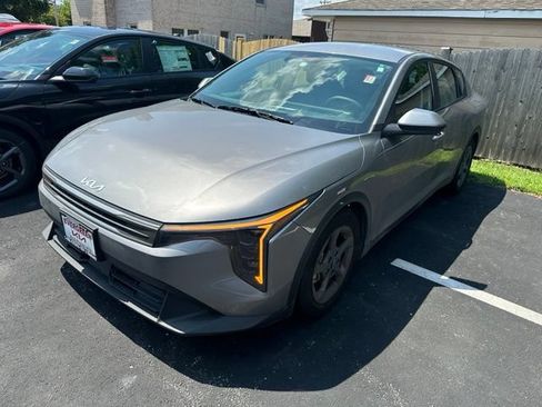 Used 2025 Kia K4 FWD image 1