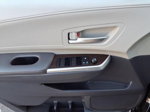 Used 2023 Toyota Sienna XLE image 13
