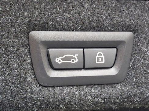 Used 2023 BMW M550i xDrive w/ Executive Package image 31