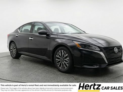 Used 2025 Nissan Altima 2.5 SV FWD image 1