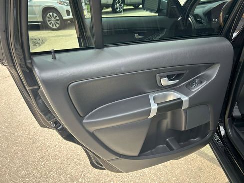 Used 2010 Volvo XC90 V8 image 11