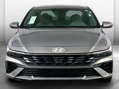 Used 2025 Hyundai Elantra SEL FWD image 2
