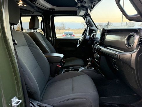 Used 2021 Jeep Gladiator Willys image 8