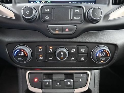 Used 2023 GMC Terrain Denali w/ Denali Premium Package AWD/4WD image 15