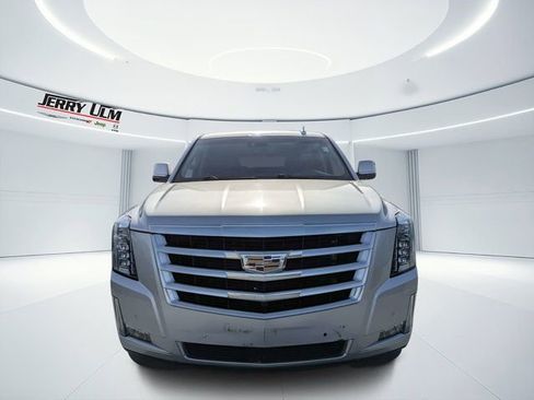 Used 2018 Cadillac Escalade Premium Luxury AWD/4WD image 8