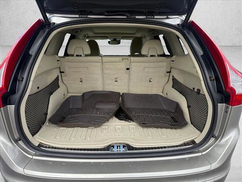 Used 2016 Volvo XC60 T6 w/ Proximity Package FWD image 21
