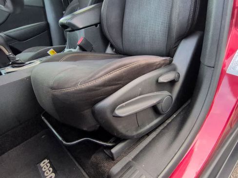 Used 2015 Jeep Cherokee Latitude FWD image 17