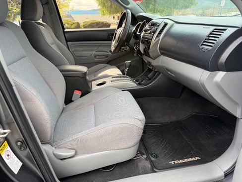 Used 2012 Toyota Tacoma PreRunner image 34