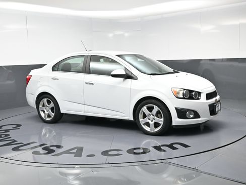 Used 2015 Chevrolet Sonic LTZ FWD image 2