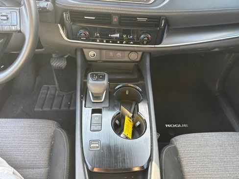 Used 2022 Nissan Rogue SV FWD image 19