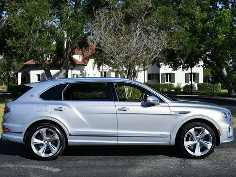 Used 2023 Bentley Bentayga Extended Wheelbase AWD/4WD image 37